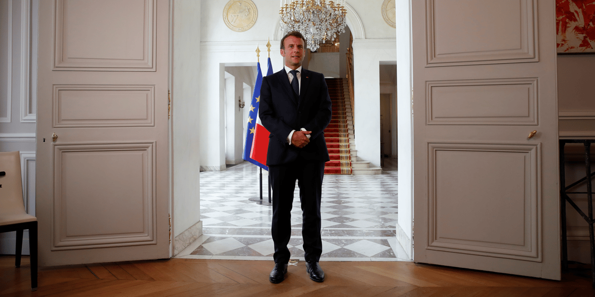 Coronavirus : Emmanuel Macron au palais de l'Élysée, après avoir assisté à une visioconférence internationale sur la vaccination