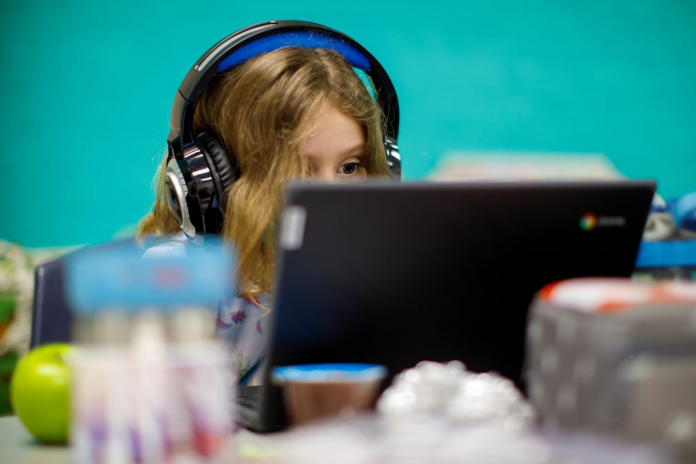 France: nombreux bugs pour l'ecole a distance, cyberattaque contre le cned