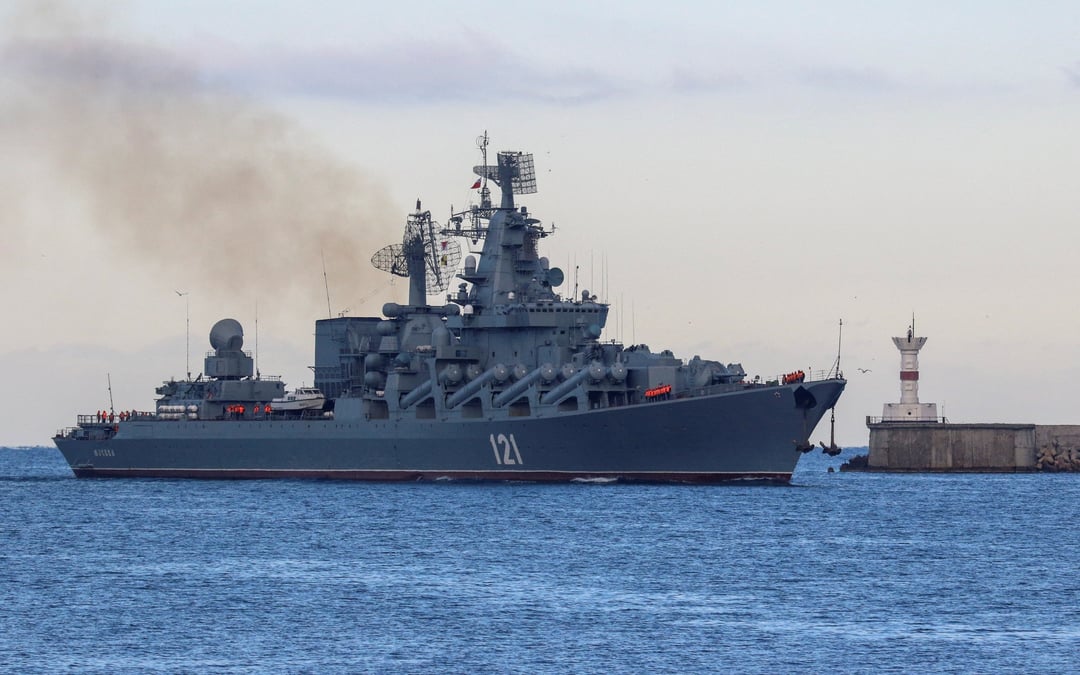 Une explosion endommage le vaisseau amiral de la flotte russe dans la mer noire, rapporte interfax citant moscou