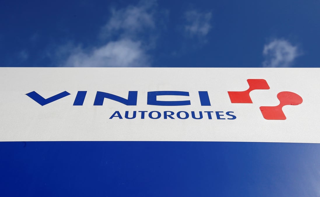 L’ensemble « des autorisations nécessaires de la part des autorités françaises et russes ont été obtenues avant la conclusion de ces transactions », indique Vinci, sans plus de précision.