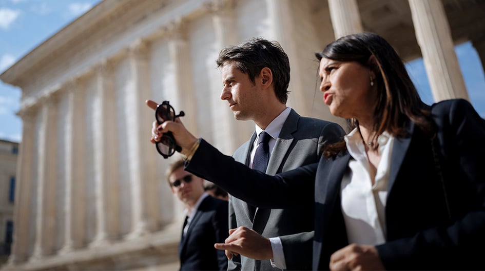 Gabriel Attal à Nîmes, vendredi 7 mars 2025, avec Valérie Rouverand, candidate à la mairie de la ville.