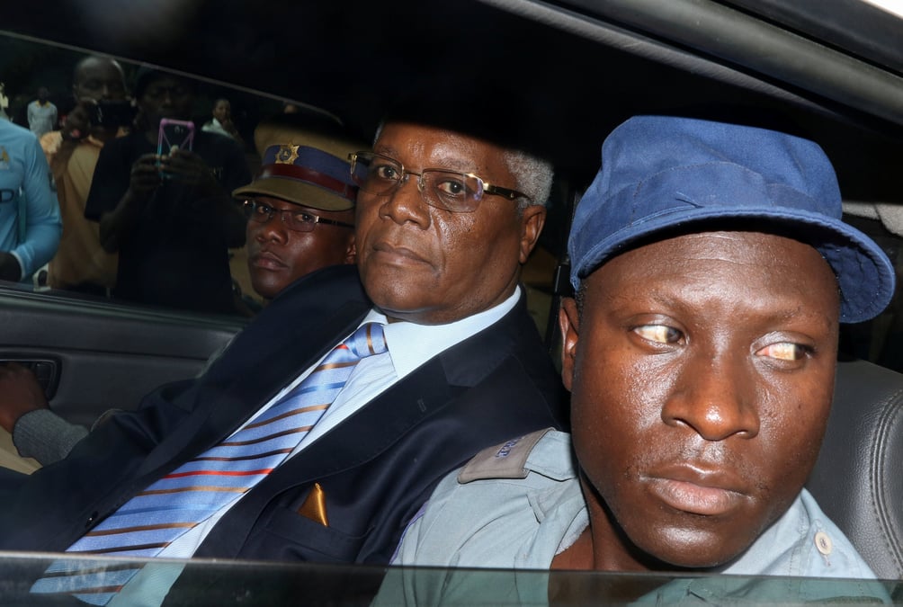 L'ex-ministre des finances de mugabe inculpe pour corruption