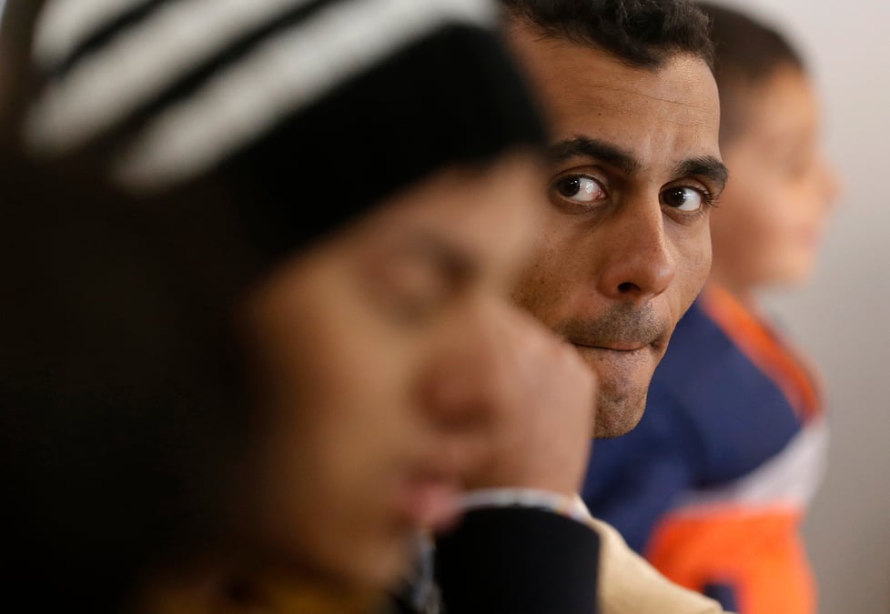 Paris juge premature un retour des refugies syriens