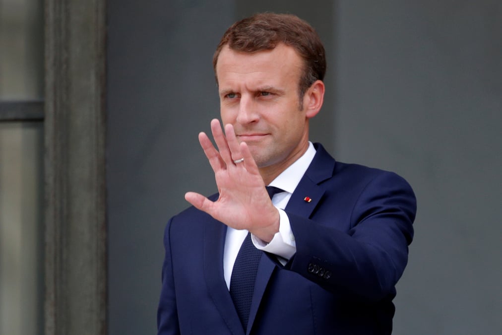 "bon courage et bonne agitation", lance macron a salvini et di maio