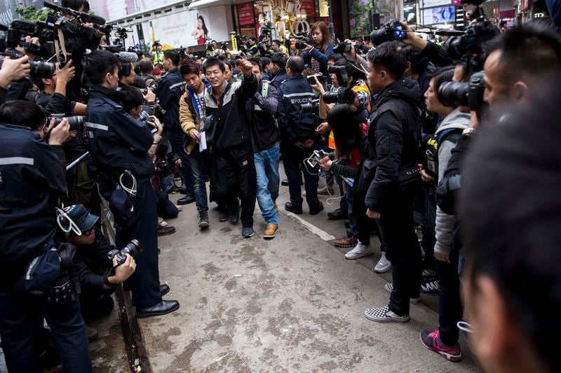 La police de Hong Kong évacue le dernier site des pro-démocratie