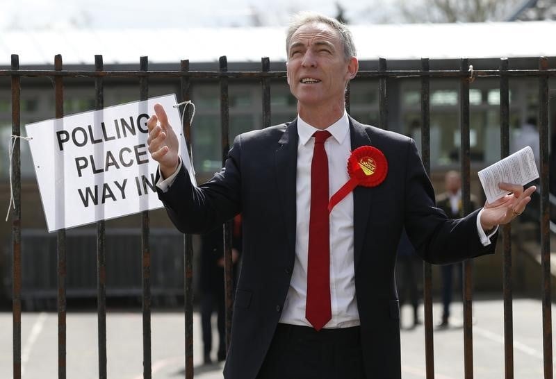 Le chef du labour ecossais, jim murphy, demissionnera en juin