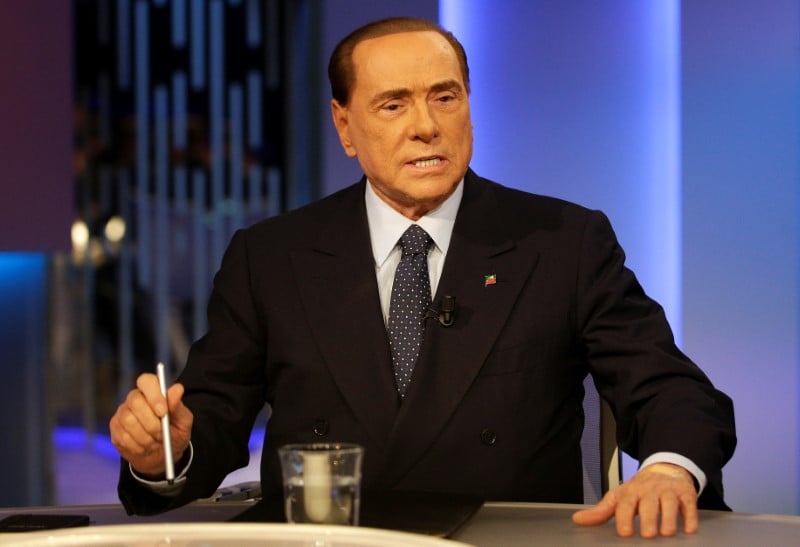 Italie: berlusconi attaque le m5s, prefere negocier avec la gauche