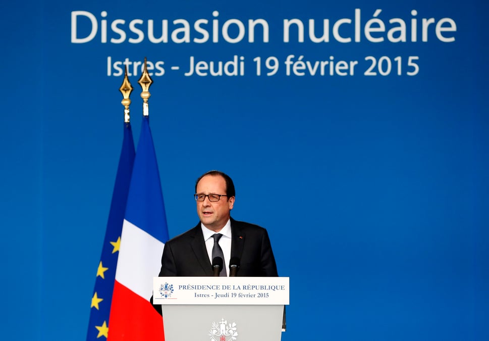 Francois hollande reaffirme a istres l'importance de la dissuasion nucleaire