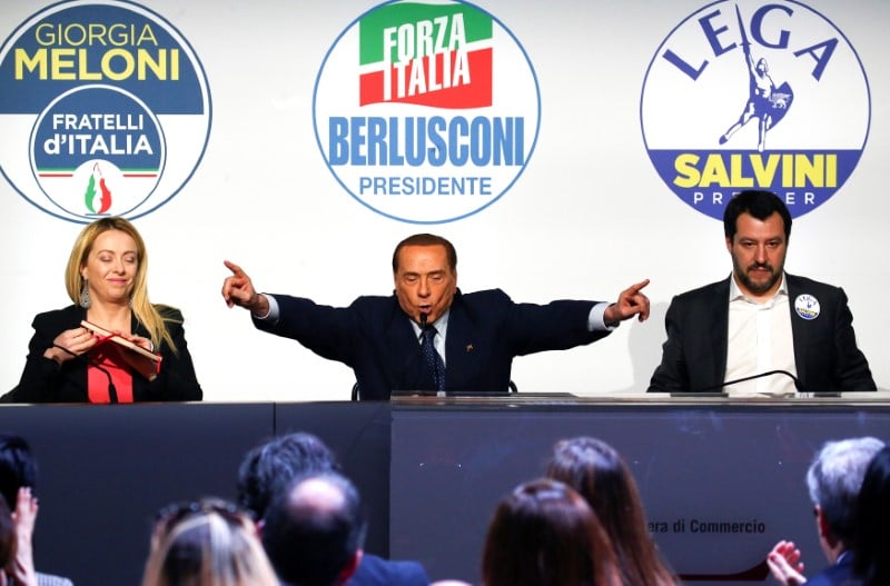 Italie: la coalition de droite affiche une image d'unite