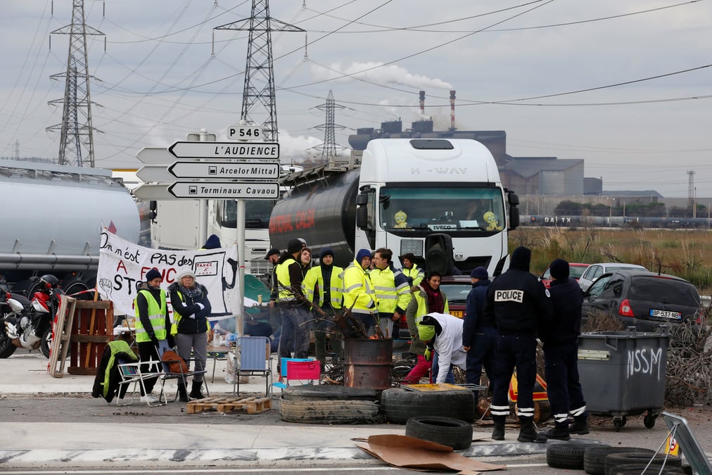 "gillets jaunes": le gouvernement inflexible