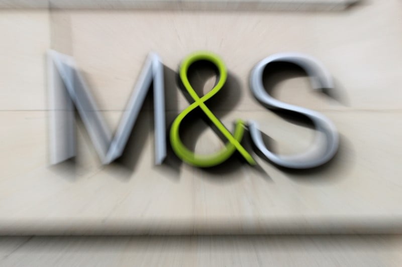 Marks & spencer: recul moins marque que prevu du benefice 2016-17