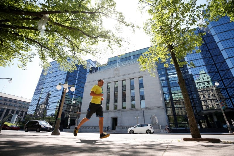 La banque du canada baisse son taux directeur, va acheter de la dette souveraine