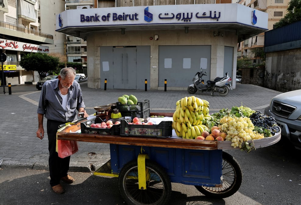 Un vendeur de rue a beyrouth, au liban