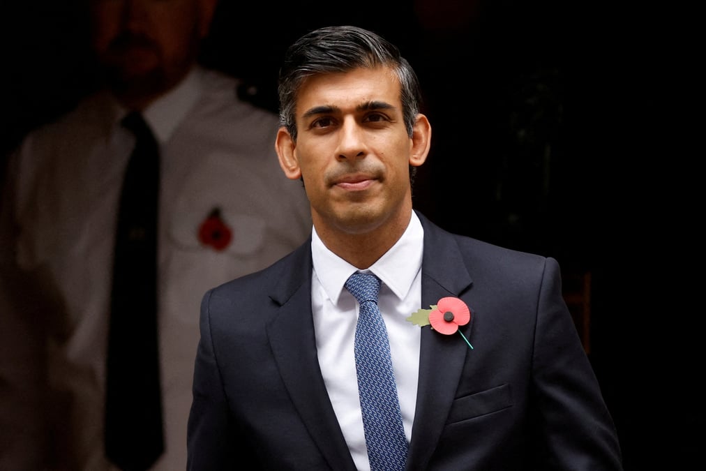 Photo d'archives du premier ministre britannique rishi sunak devant le numero 10 de downing street a londres