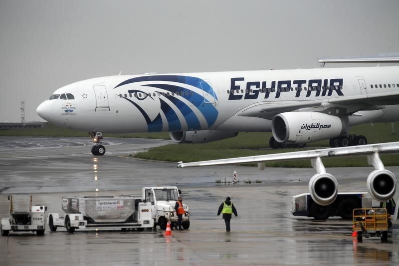 Un enregistreur du vol egyptair laisse penser a un incendie a bord