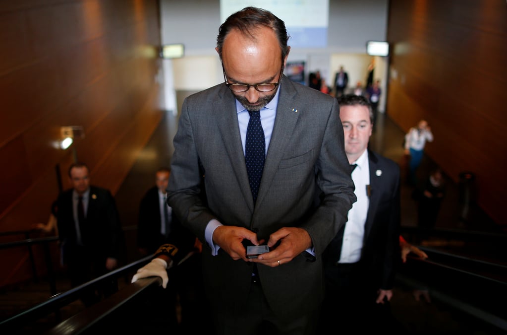 Edouard philippe defend sa politique de taxation des carburants