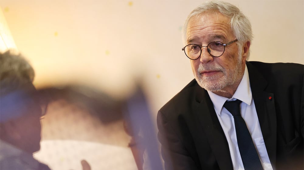 François Rebsamen, ministre de l’Aménagement du territoire et de la Décentralisation, affirme sa volonté d’inscrire l’autonomie de la Corse dans la Constitution.
