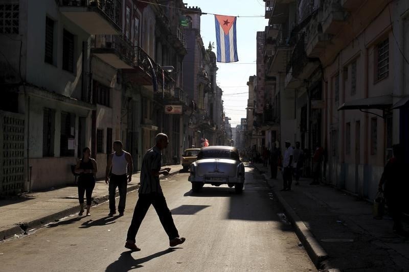 Cuba autorise sept dissidents a se rendre a l'etranger