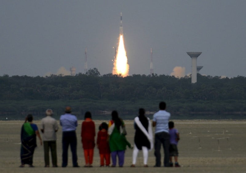 L'inde envoie 104 satellites dans l'espace d'un seul lancer