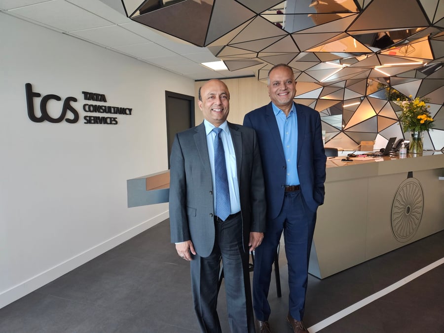 Anupam Singhal, président de la branche manufacturing et Rammohan Gourneni, directeur France de TCS.