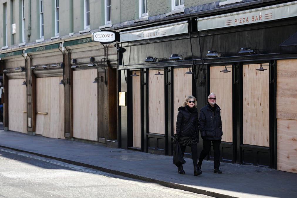 Grande-bretagne: reouverture des pubs, restaurants et hotels debut juillet