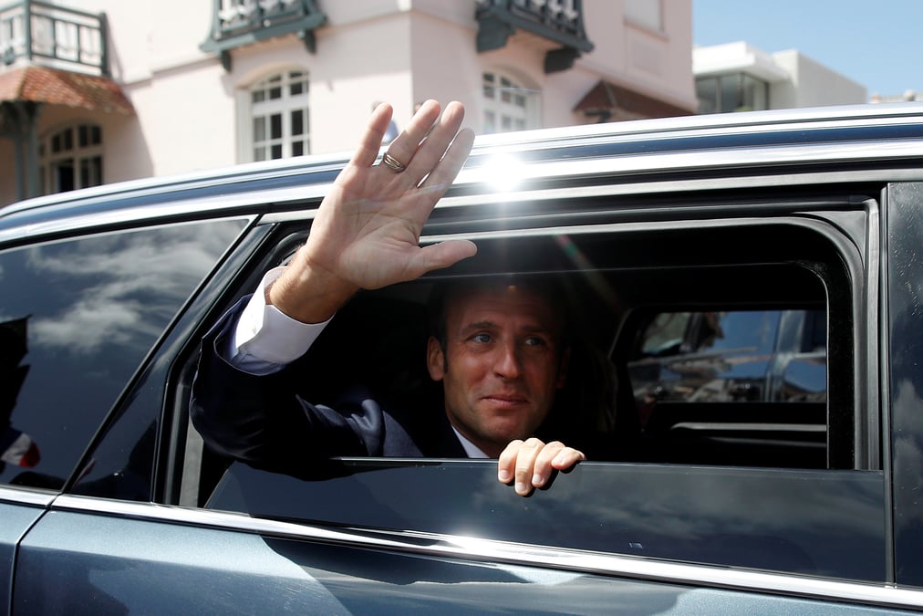 Macron interpelle par la maree verte des municipales