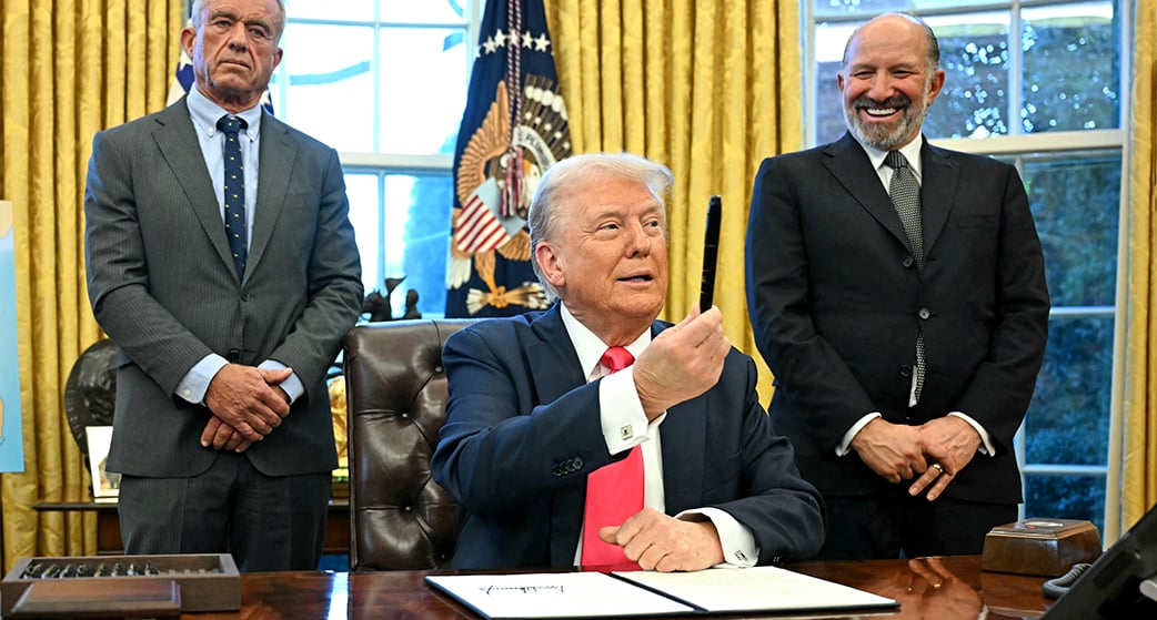 Donald Trump, avec ses directives intransigeantes, menace l'équilibre international, en termes d'économie et de santé.