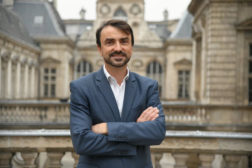 « Tous ceux qui s'arriment à un modèle du passé nous font perdre du temps et ne permettent pas à ces grands événements de muter pour qu'ils puissent demain être encore organisables, que ce soit ici ou ailleurs », estime le maire EELV de Lyon.