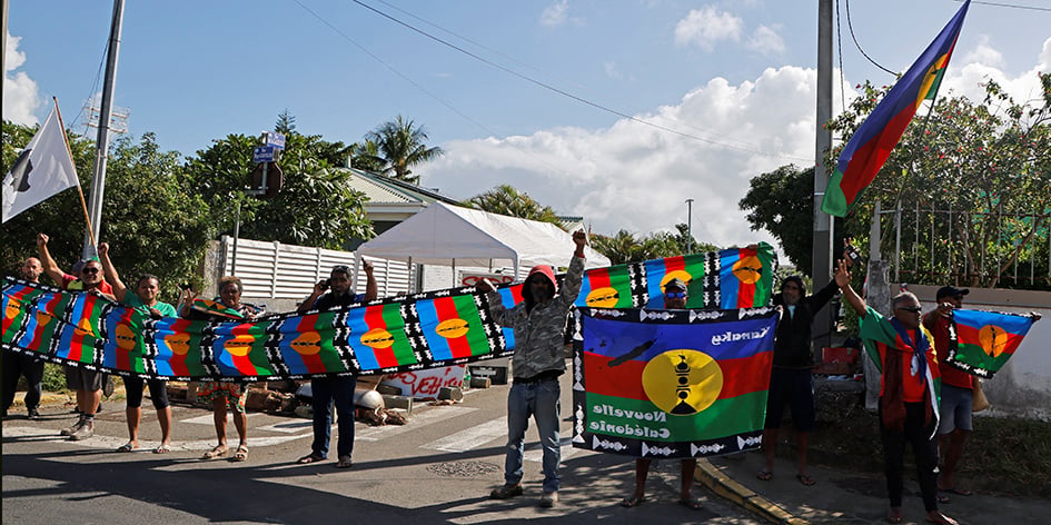 Le FLNKS a souligné dans un communiqué « qu'aujourd'hui, l'objectif principal du mouvement indépendantiste est d'apaiser les tensions et de trouver des solutions durables pour notre pays ».