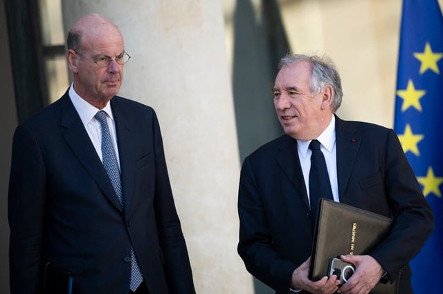 Eric Lombard et François Bayrou à la sortie du Conseil des ministres.