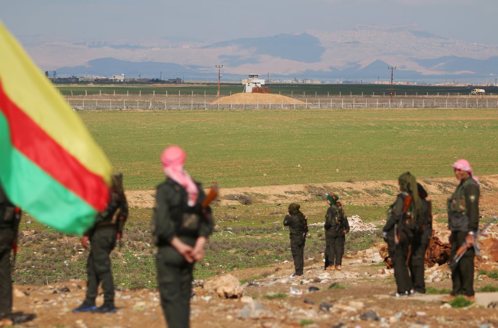 Inquiets, les kurdes syriens se tournent vers moscou et damas