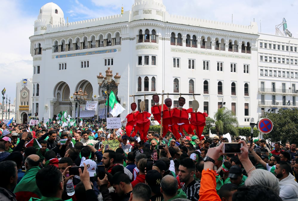 Manifestation a alger pour demander le depart du "clan bouteflika