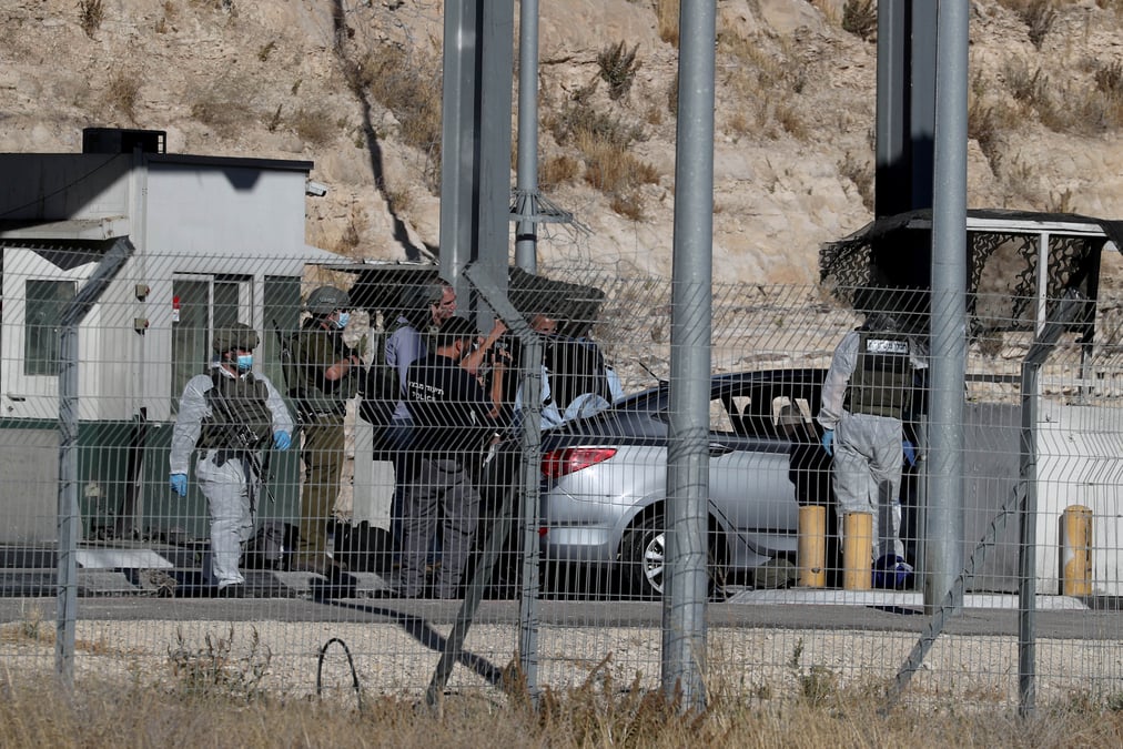 Un palestinien tue apres une attaque a la voiture belier