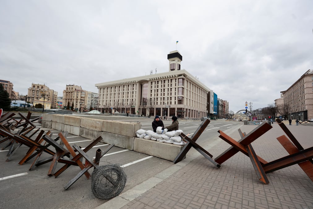 Paris prie les francais residant en ukraine de quitter le pays "sans delai"