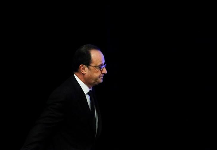 La "republique exemplaire" ne tolere aucune "suspicion", selon hollande