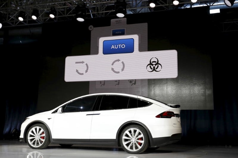 Tesla baisse le prix de son suv model x