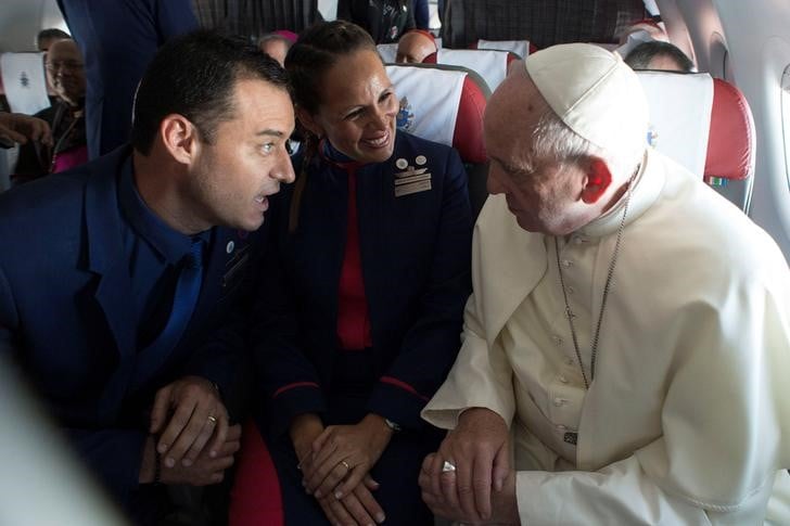 Au chili, le pape celebre un mariage en plein vol