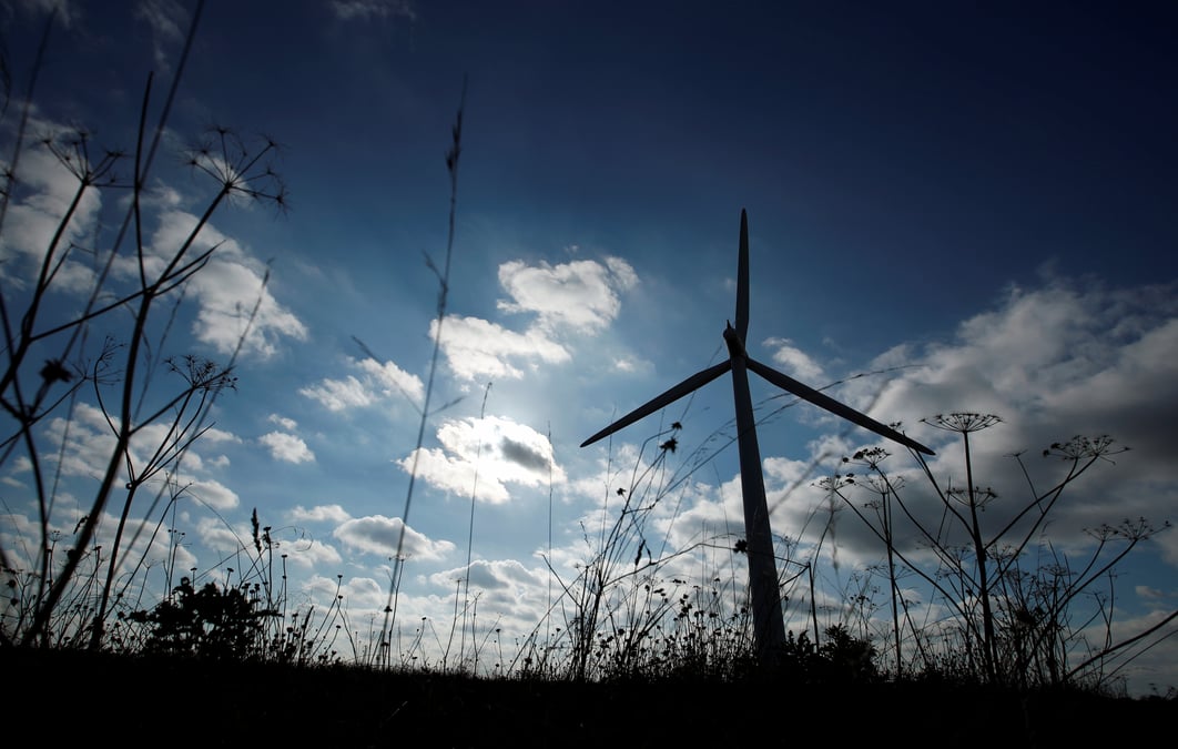Le monde doit tripler ses investissements dans les energies "propres" d'ici 2030 pour enrayer le changement climatique, dit l'aie