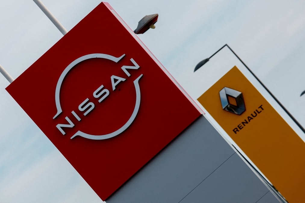 Les logos des constructeurs automobiles renault et nissan