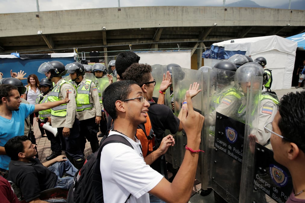 Les etudiants venezueliens manifestent contre maduro