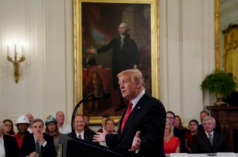 Trump pret a taxer 500 milliards de dollars d'importations de chine