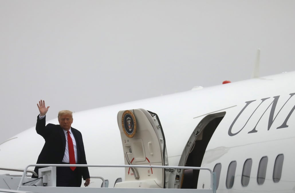 Une victoire de donald trump a la presidentielle du 3 novembre serait le resultat le plus favorable pour les marches boursiers, estiment les analystes de la banque jpmorgan