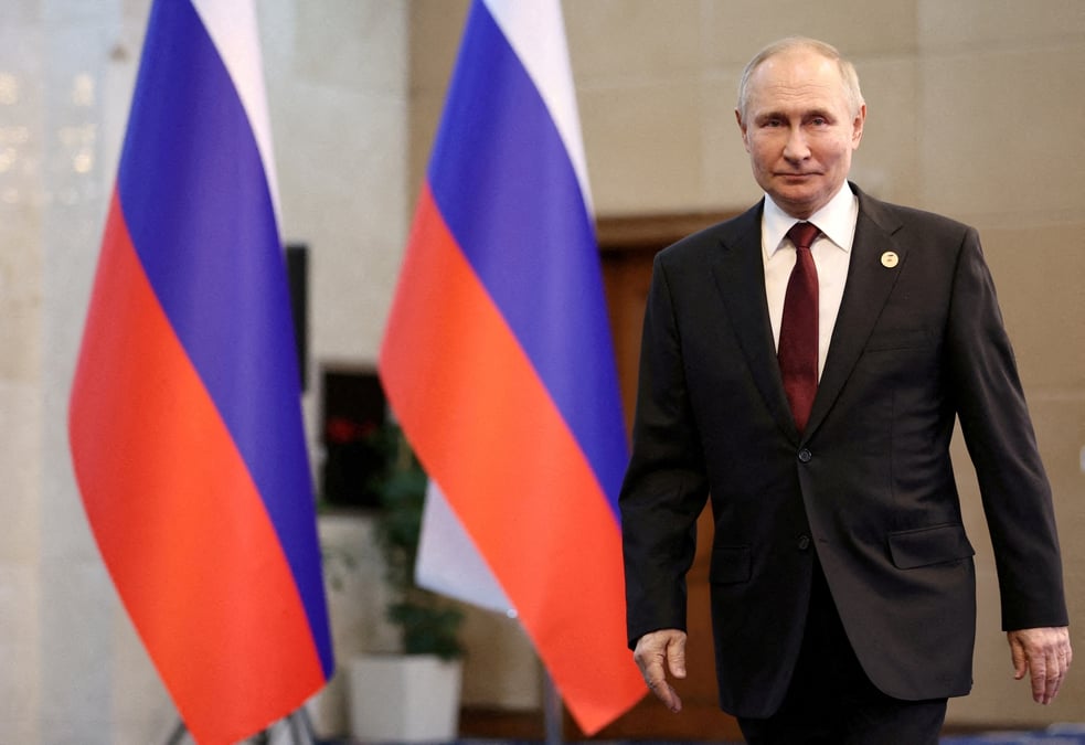 Le president russe, m. poutine, participe a une conference de presse a bishkek
