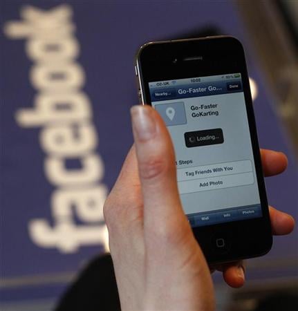FACEBOOK FACILITERAIT LES RELATIONS DANS LA VIE RÉELLE