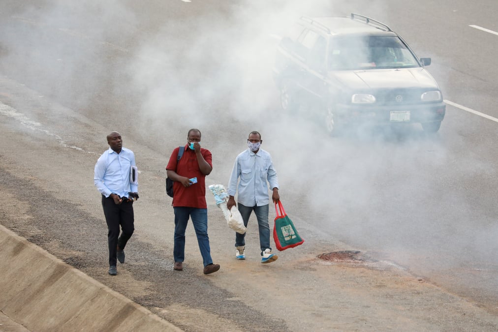 Le nigeria assouplit le confinement a lagos et abuja