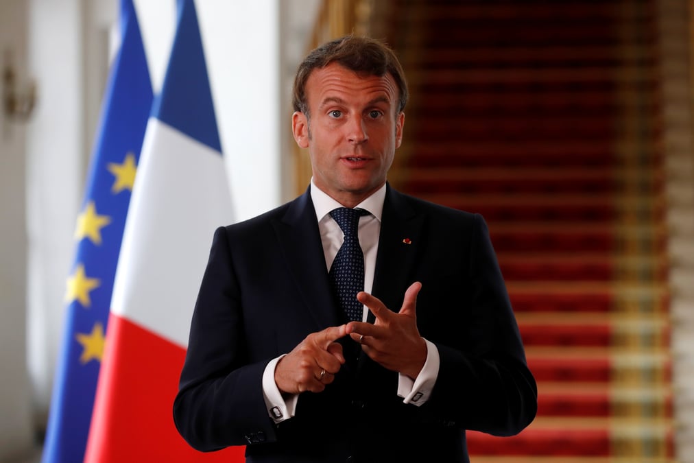 Macron promet d'"aller tres vite" sur le plan hopital