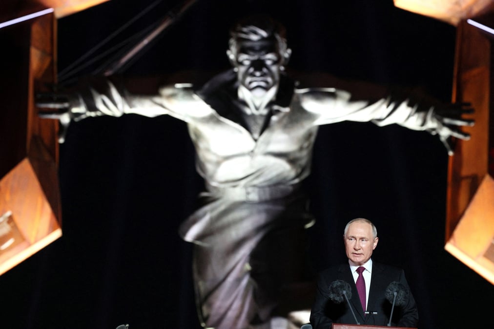 Photo du president russe vladimir poutine lors de la celebration du 80e anniversaire de la victoire a la bataille de koursk au cours de la seconde guerre mondiale