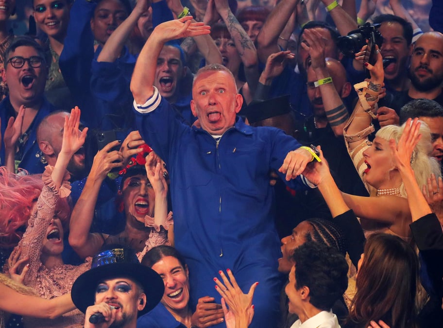Jean-paul gaultier invite des createurs a reinterpreter son univers