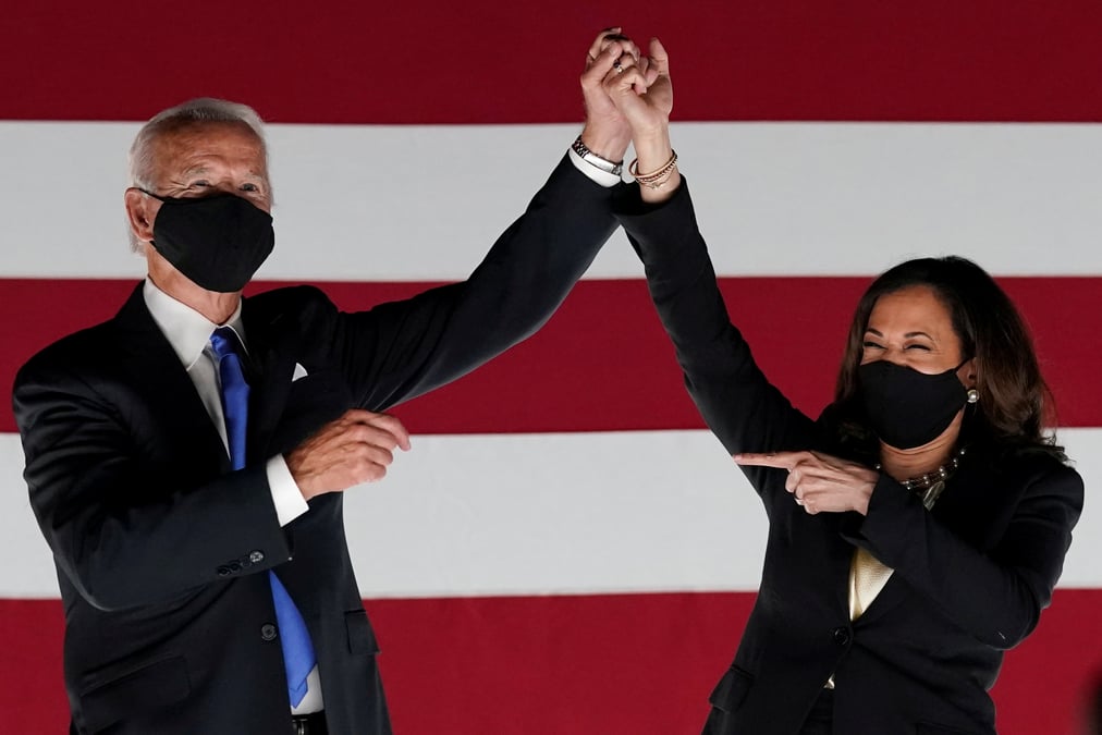 Joe biden et kamala harris elus personnalites de l'annee 2020 par time magazine