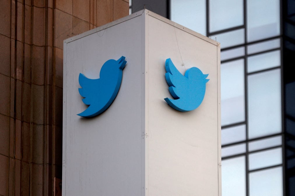 La justice impose a twitter de detailler ses moyens contre la haine en ligne